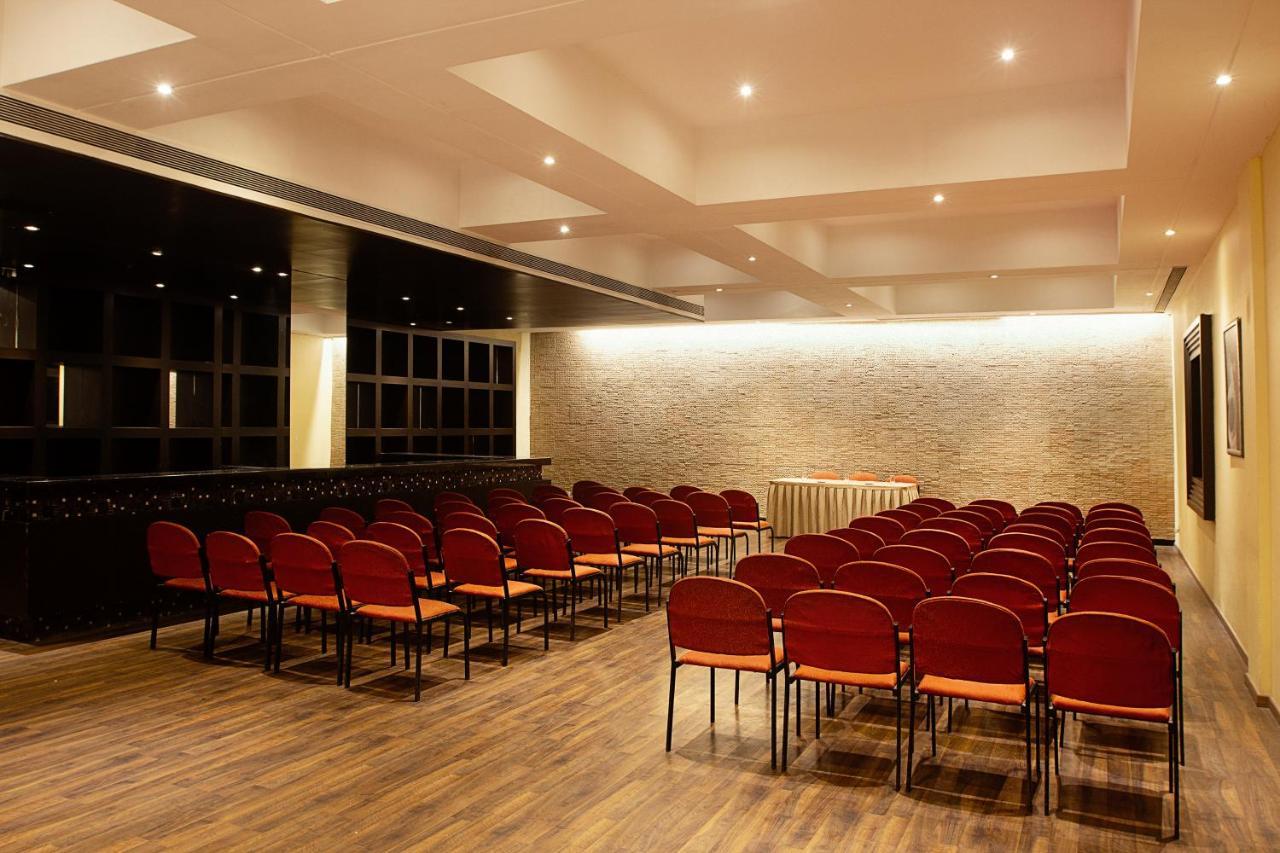 The Classique Club Mumbai Eksteriør bilde