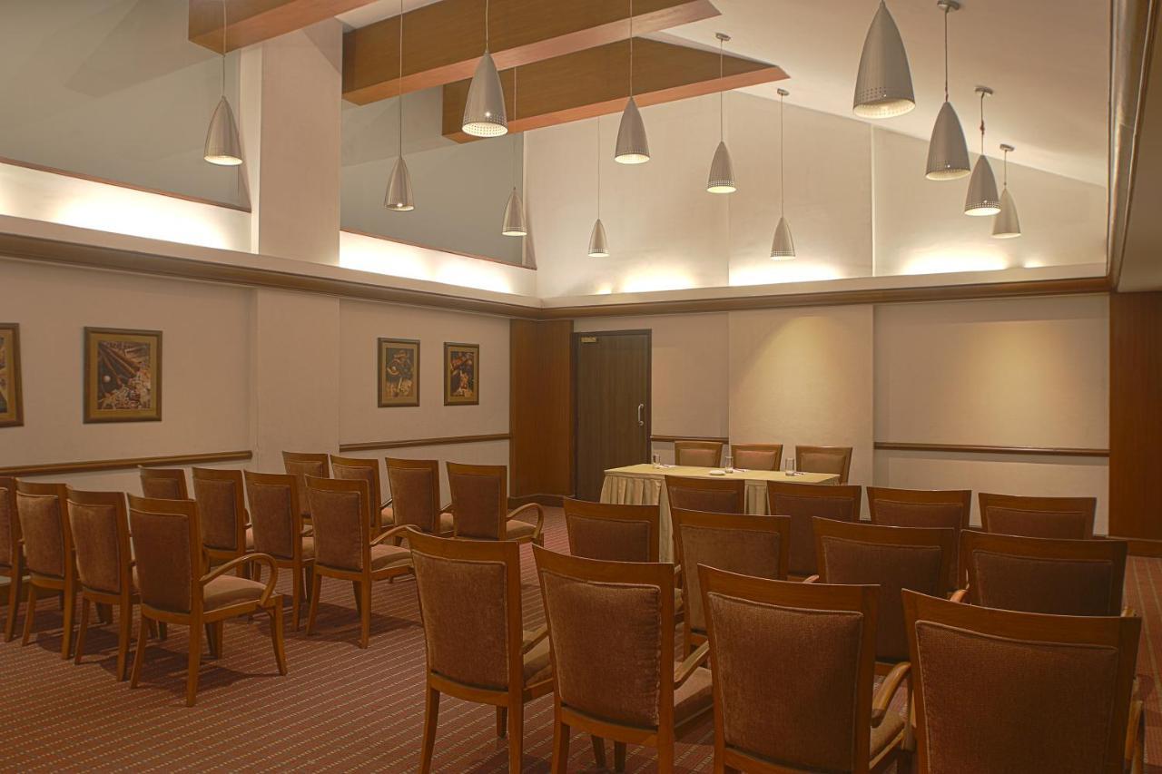 The Classique Club Mumbai Eksteriør bilde
